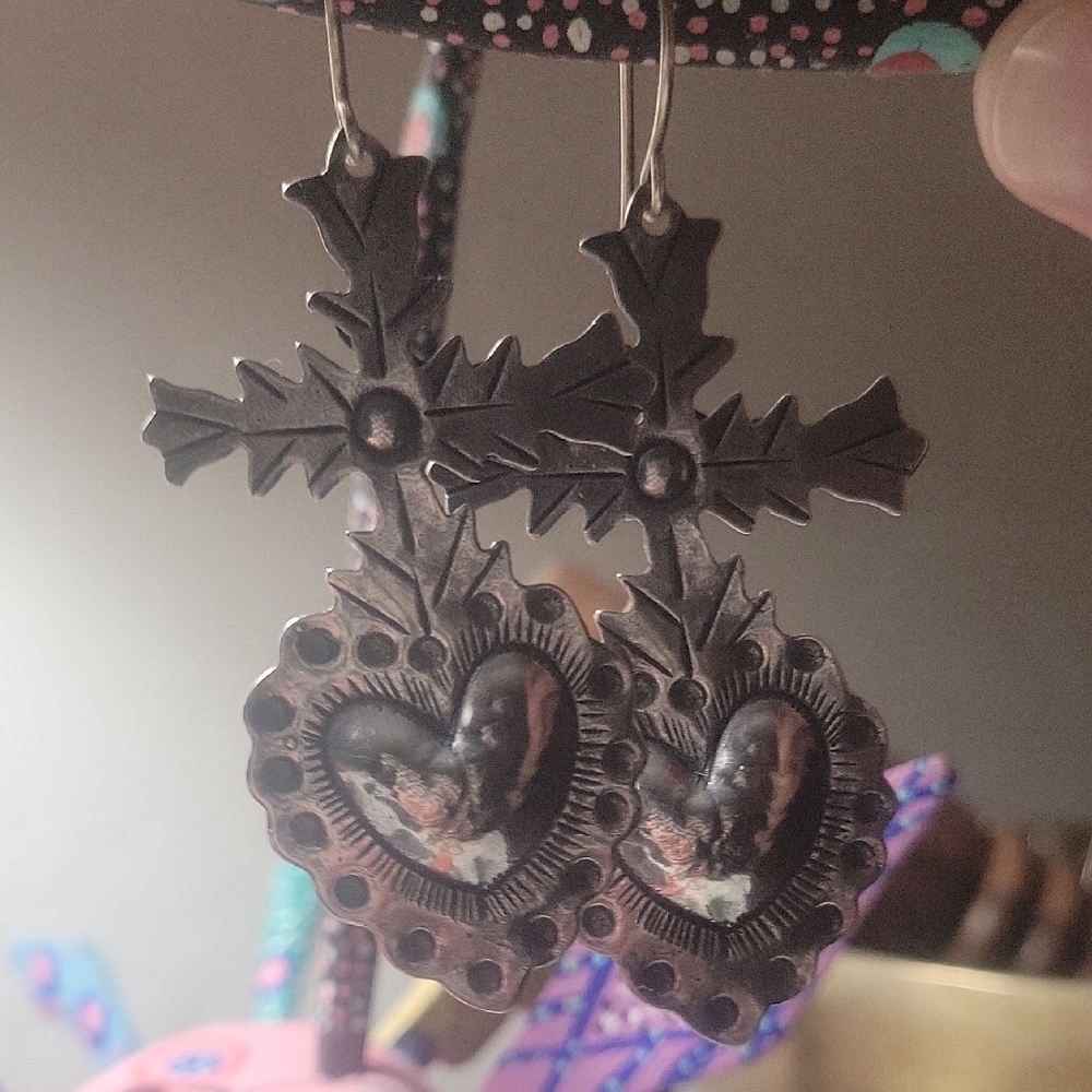 Artisan Silver Filigree Heart Miragro Dangle Earrings - Picture 7 of 7